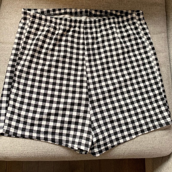 Maternity Shorts - Picture 4 of 4